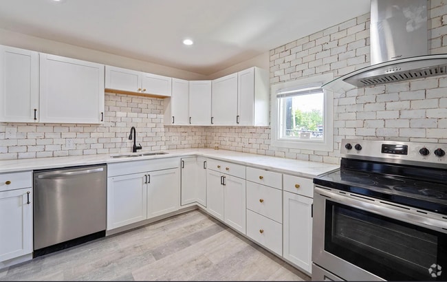 Building Photo - 28 S Wheatland Ave Rental