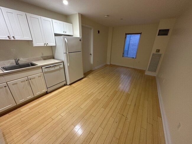 Photo - 25 Lagrange St