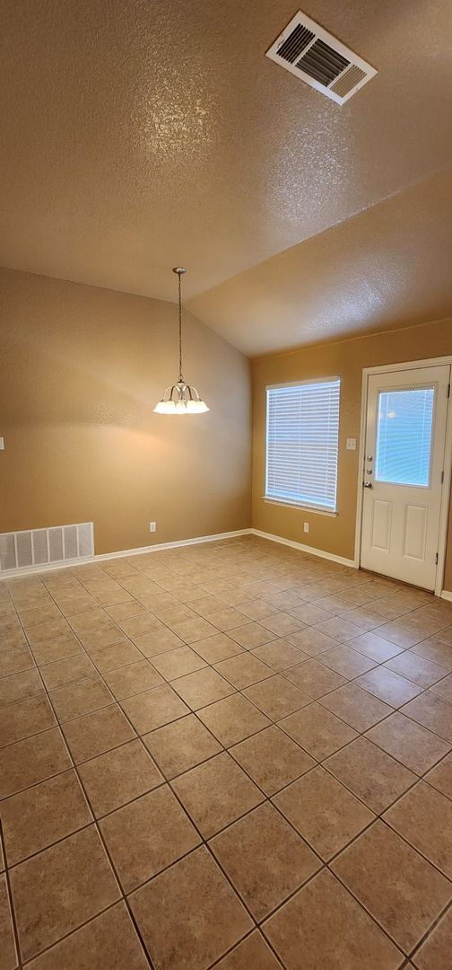 Photo - 3 Bedroom / 2 Bath Duplex – Near Fort Hood – Killeen, TX