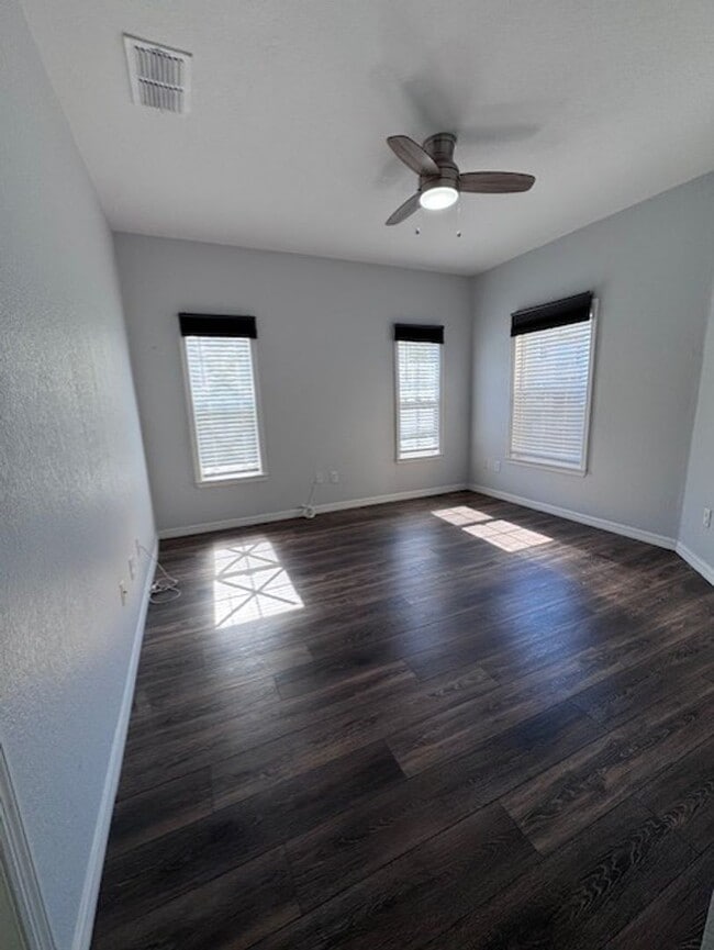 Photo - Second floor, 2/2 updated unit, available now!