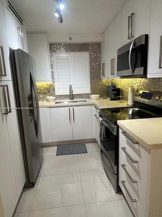 Photo - 1700 NW N River Dr Unit 504