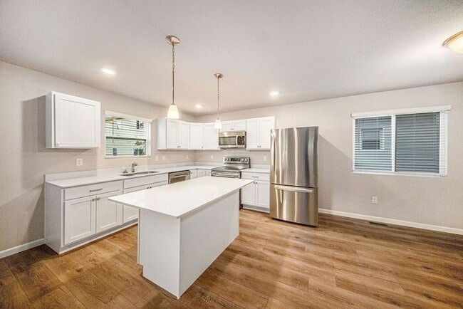 Photo - 1002 Chittock Ave