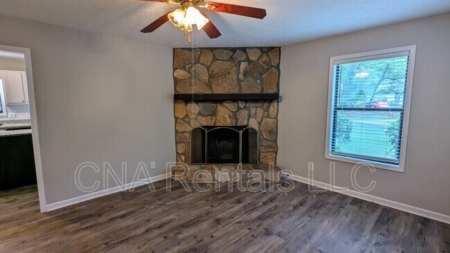 Photo - 1050 Mathews Ct