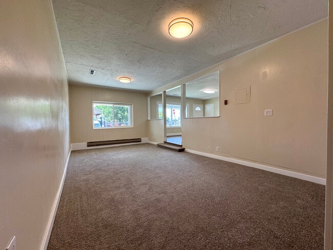 Photo - 496 N 70 W