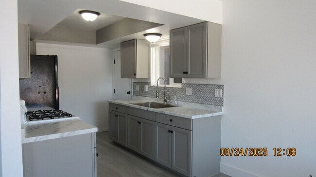 Photo - 3 bedroom 2 bathroom with Solar!!!!