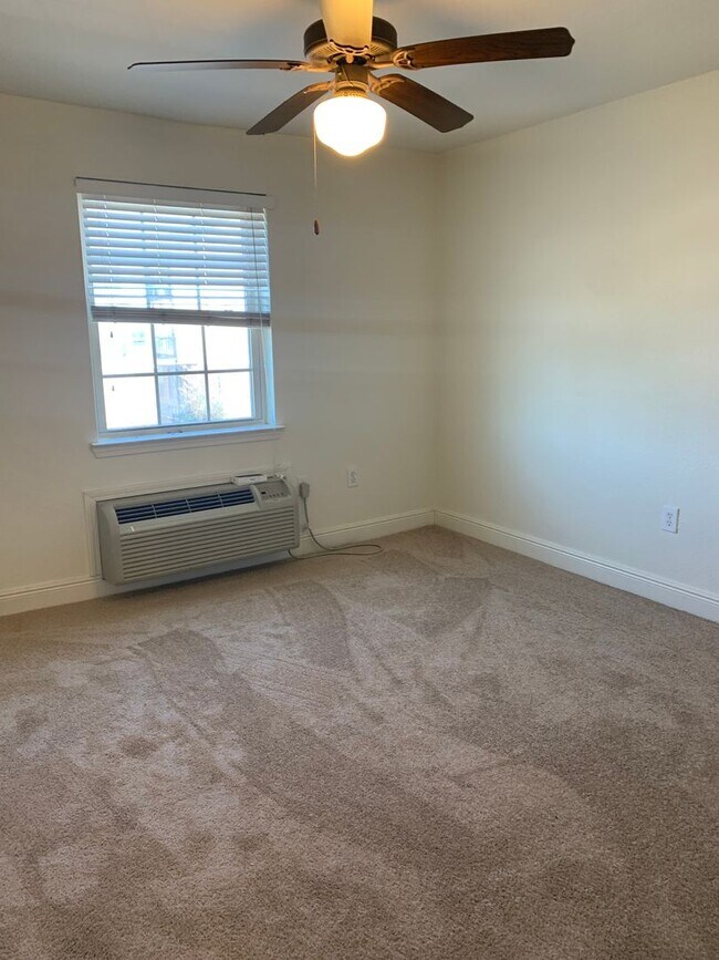 Photo - Walking distance to LSU / short drive downtown Unit 2207