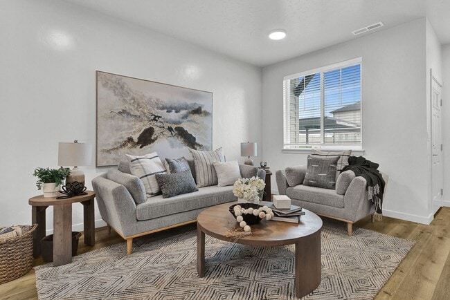 Building Photo - 4021 S Lone Pne Wy Unit B 101 Rental