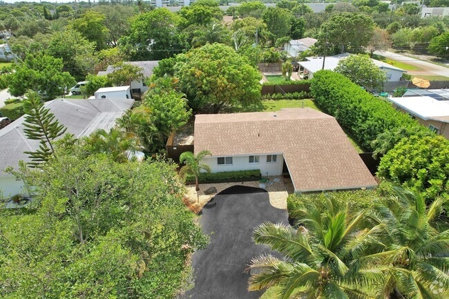 Building Photo - 4755 NE 5th Ave Rental