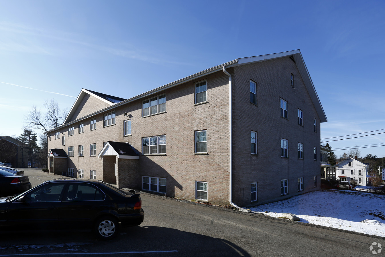 Photo - 1093 Main St Apartments