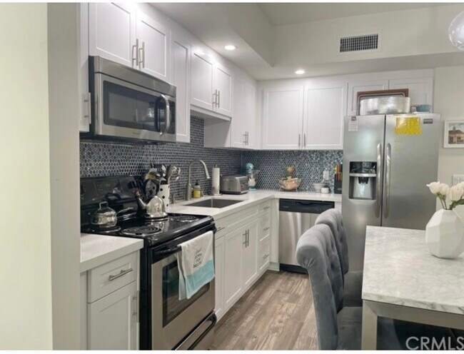 Kitchen - 12655 Bluff Creek Dr Unit 127