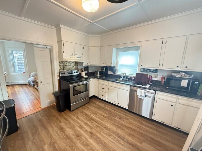 Photo - 18 Bedlow Ave