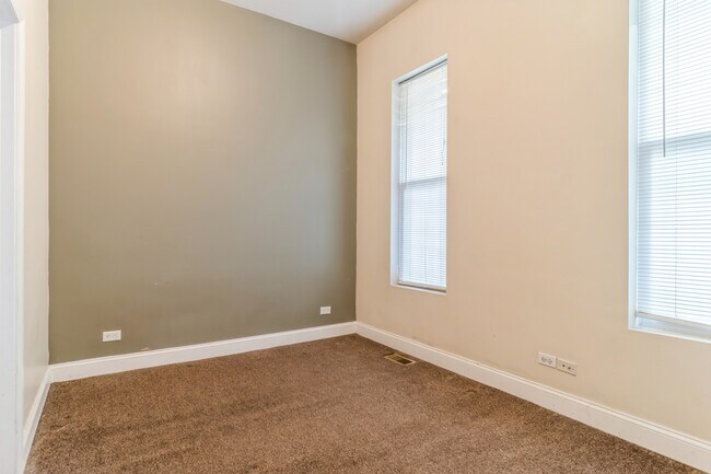 Photo - 2420 W Polk St Unit 1