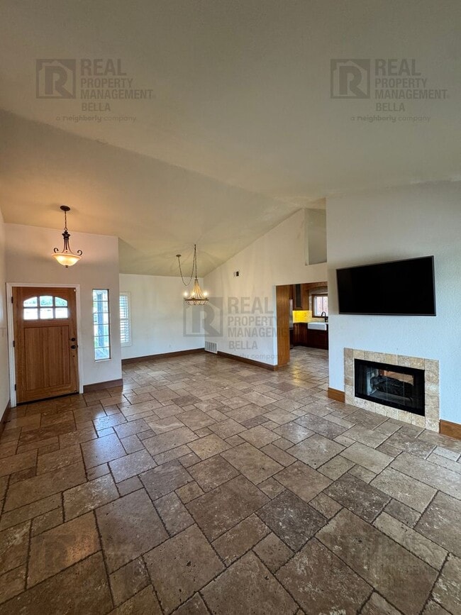 Photo - Spacious & Stylish Living in the Heart of Lake Elsinore