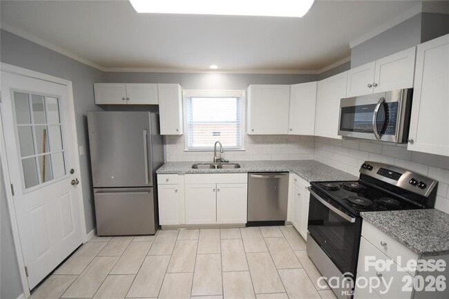 Photo - 924 Edgegreen Dr