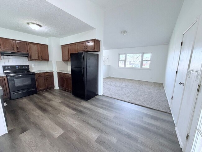 Photo - 2 bed and 2 bonus rooms!!