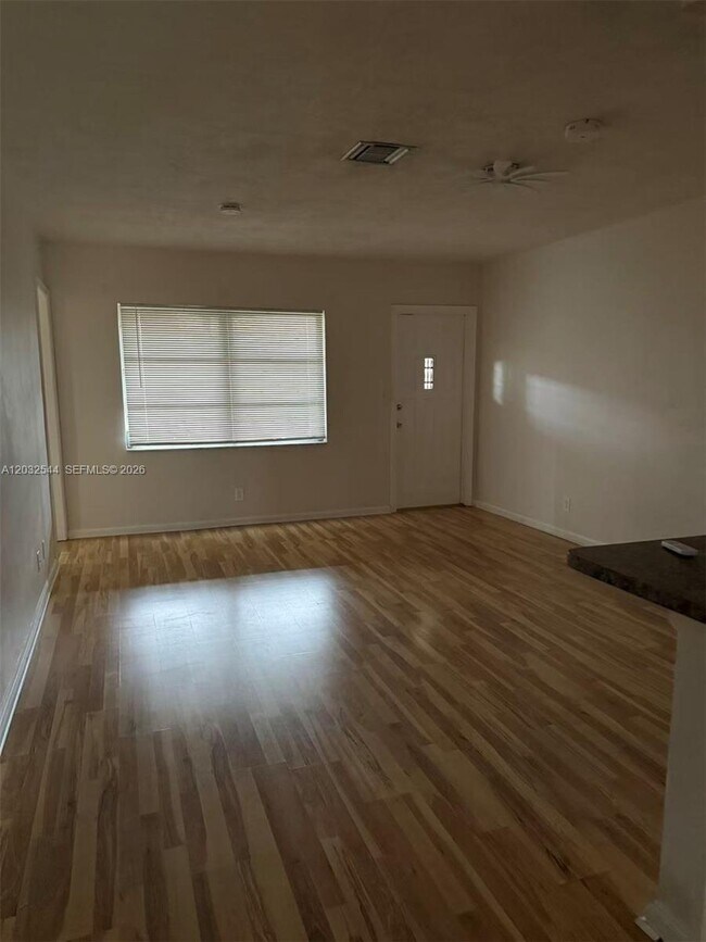 Photo - 7813 NW 70th Ct Unidad 1-2