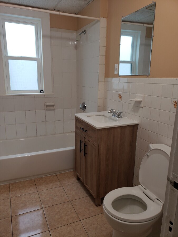 Bathroom - 105 Draper St Unit #1