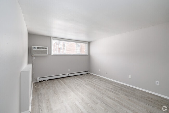 Virginia - 2BR, 1BA - 670SF - Living Room
