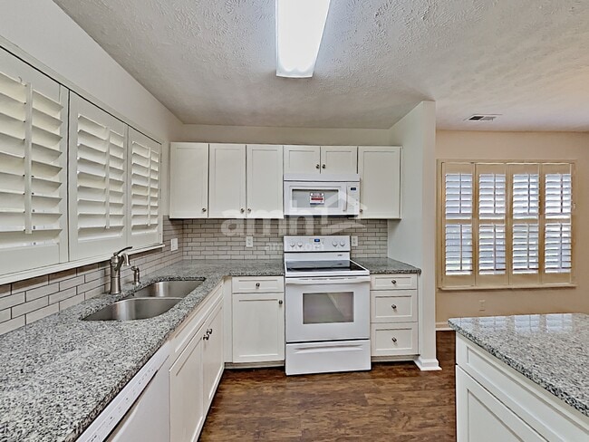 Photo - 7320 Middlebrook Cir