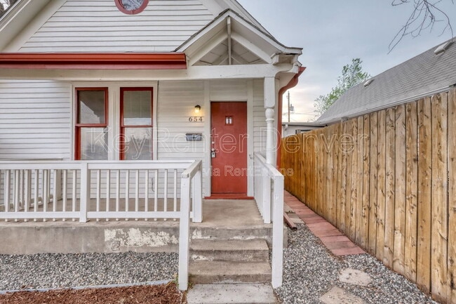 Photo - 654 Meade St