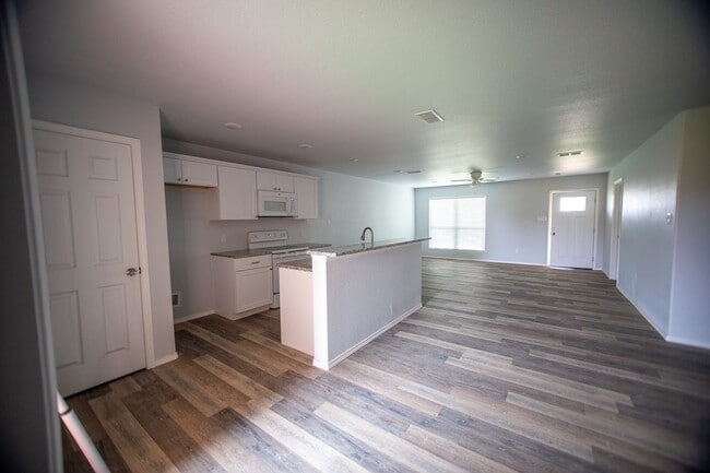 Photo - New Beginnings Start at AMRR: 3 Bedroom in Hill Valley!