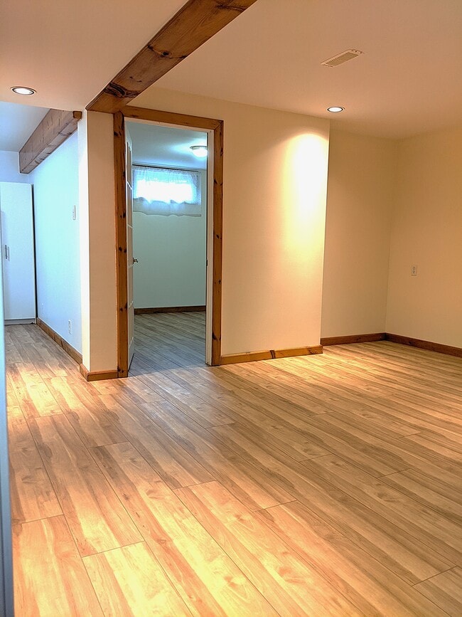 Building Photo - 5 Windermere Crt Unit B1