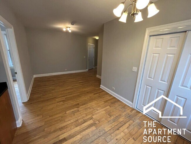 Photo - 4548 W George St Unit 2