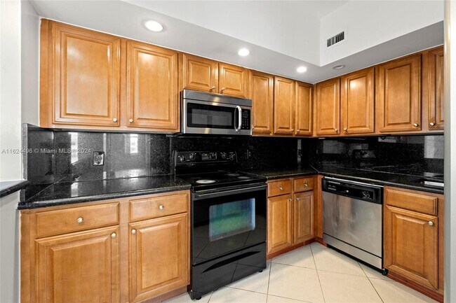 5600 Collins Ave Unit 14