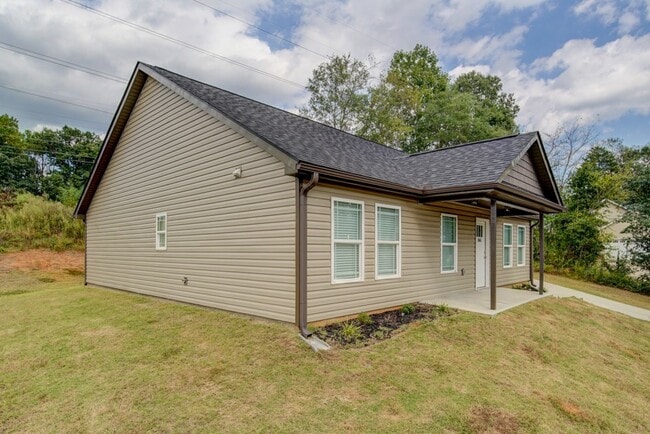 Photo - Lovely 3 BR, 2 BA Home. Conveniently Located  Between Spartanburg & Greenville, Near The Inland Port