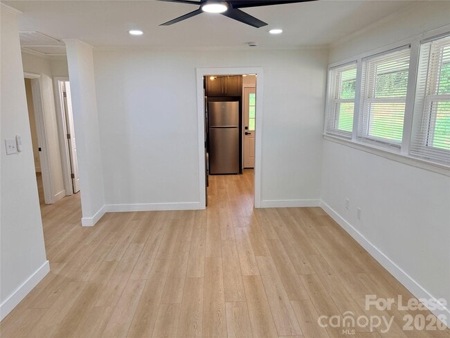 Photo - 1448 Academy St