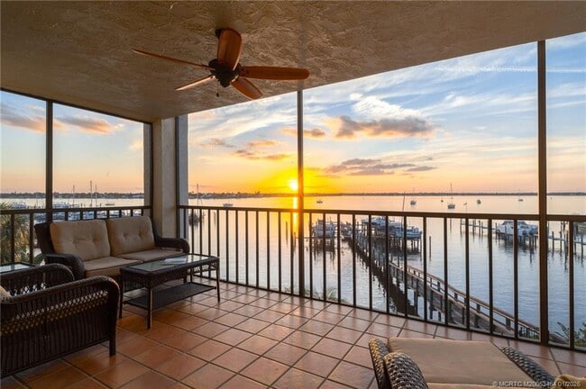 Photo - 415 NW North River Dr Unit 302