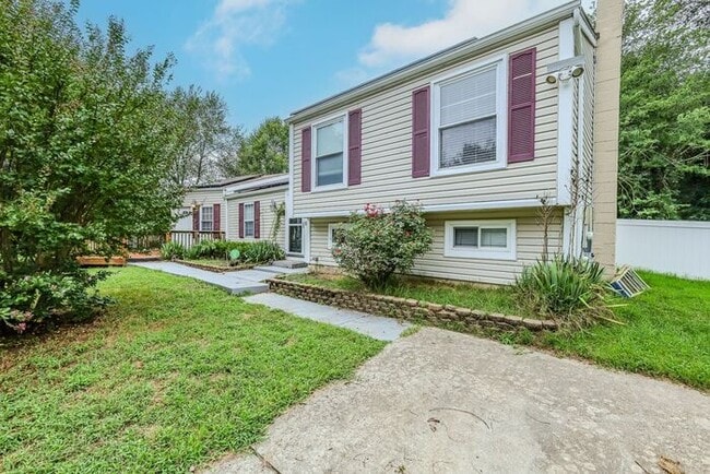 Building Photo - 2225 Pinefield Way Rental
