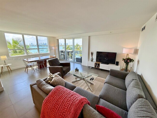 Building Photo - 1500 Bay Rd Unit 540S