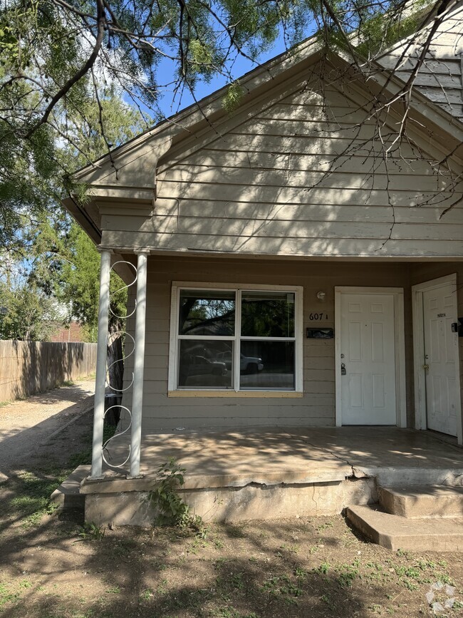 Building Photo - 607 Peach St Unit A Rental