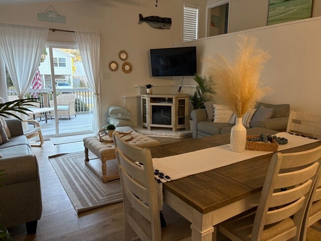 Photo - 2 Bedroom 2 Bath (+Bonus Bedoom) in Kill D... House