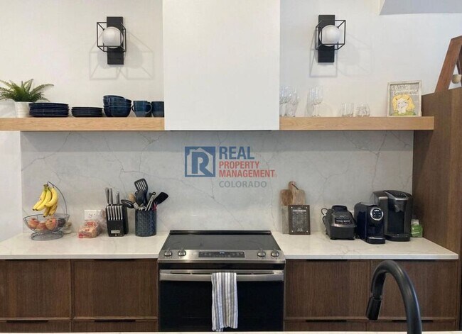 Photo - 1266 Newton St