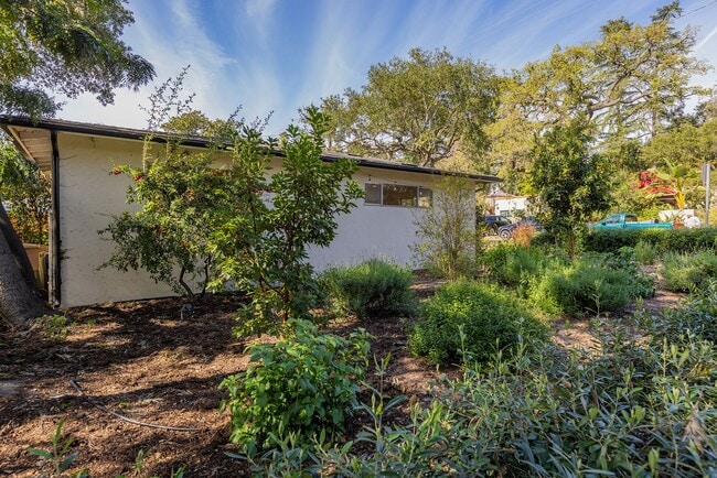 Photo - Downtown cottage