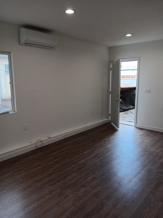 Building Photo - 44279 Carolside Ave Unit 1