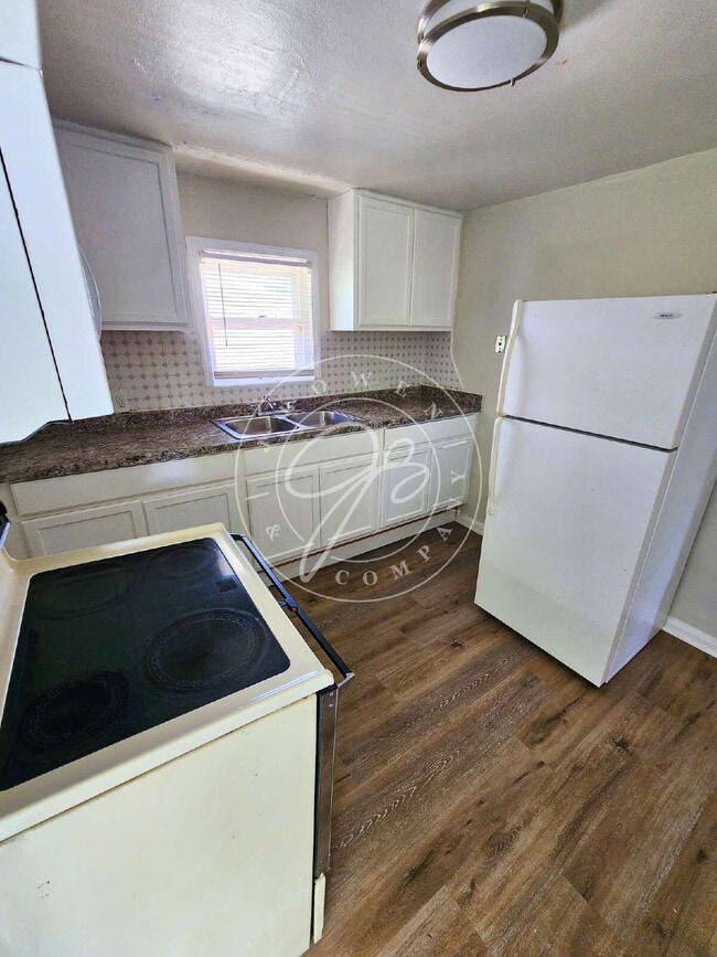 Photo - Updated West Toledo Upper unit! 2 Bedroom – Water Included! Unit Upper