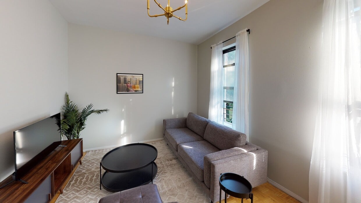 Photo - Private bedroom in 3 bed/1 bath Home