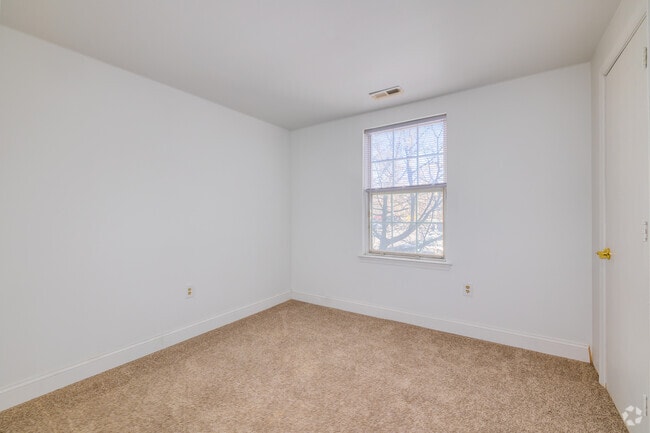 2BR, 1BA - 743SF - Second Bedroom