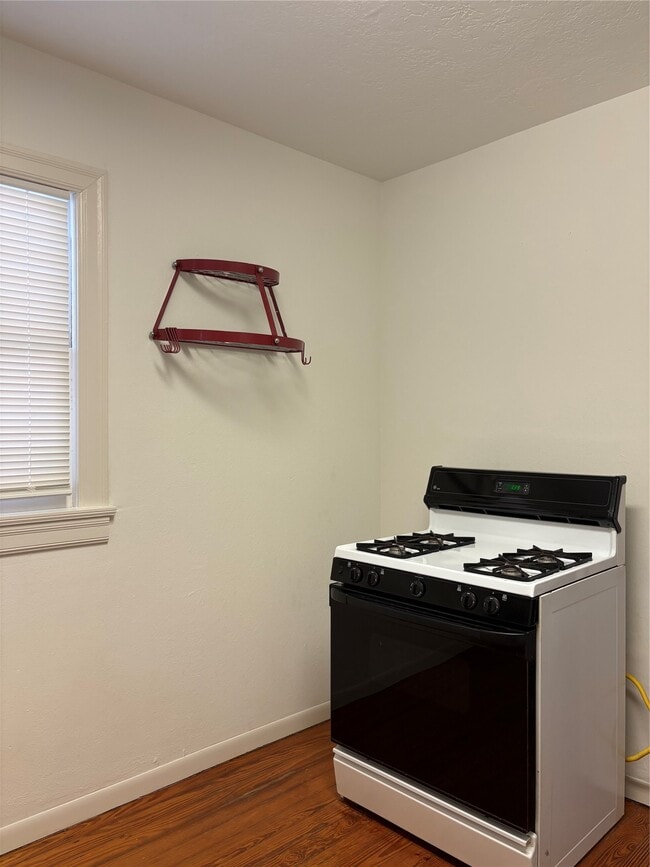 Photo - 2011 33rd St