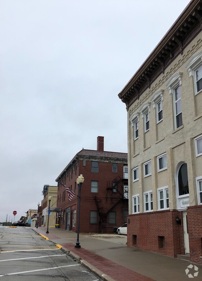 Building Photo - Courthouse View Apartments Unit 101