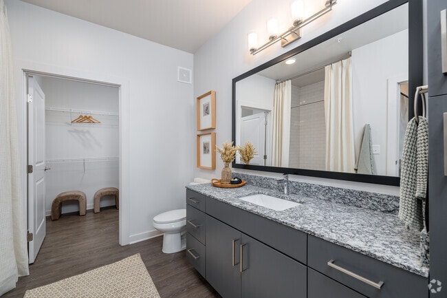 2BR, 2BA - 1,142SF - Bathroom