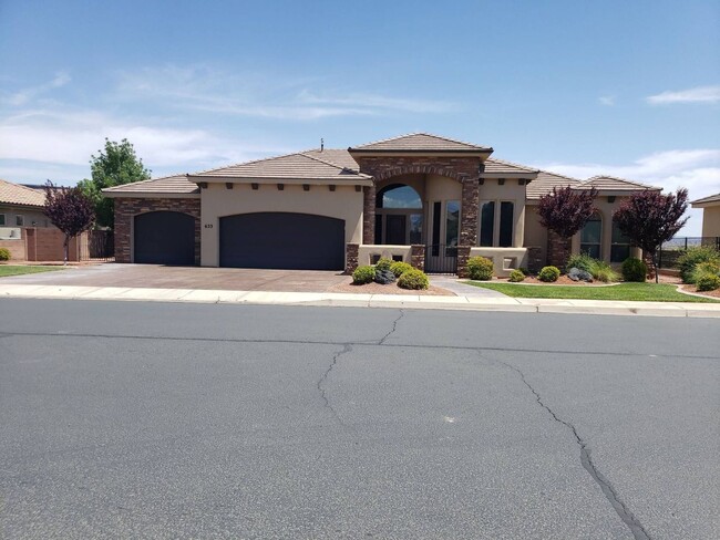 Home Near Sunbrook Golf Course - Dog Friendly - Home Near Sunbrook Golf Course - Dog Friendly