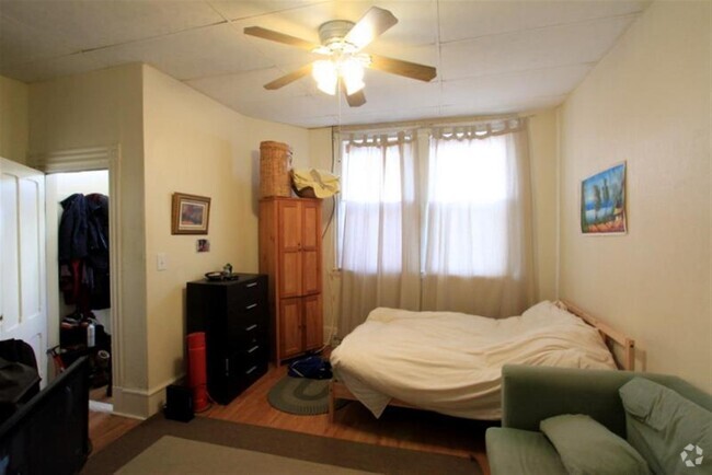 Building Photo - 79 Kinnaird St Unit 1 Rental