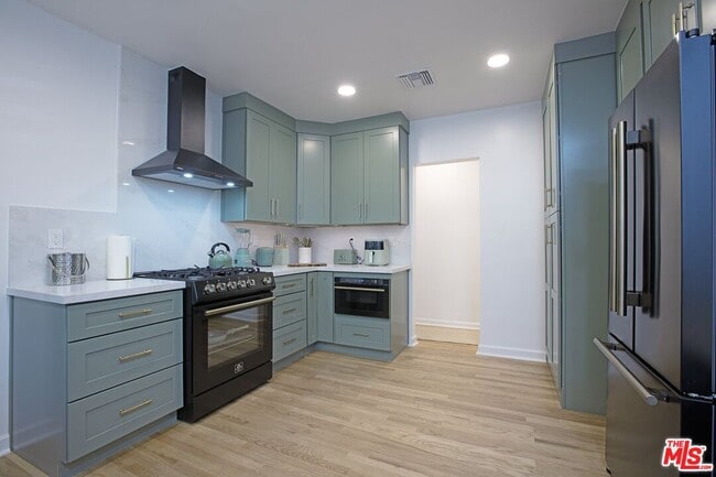 Photo - 953 N Martel Ave