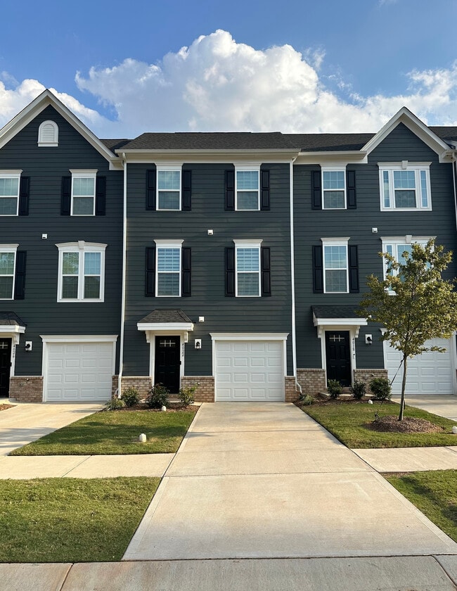 Building Photo - 4022 Edenborn Ln Rental