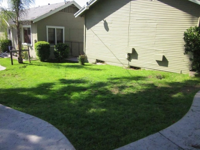 Photo - 2115 N Raymond Ave Unit 2113