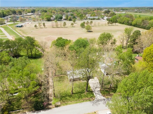 Photo - 1551 N Stephens Ave